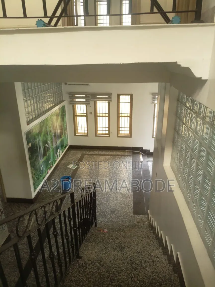 4bdrm Duplex in Magodo Phase 2 for rent