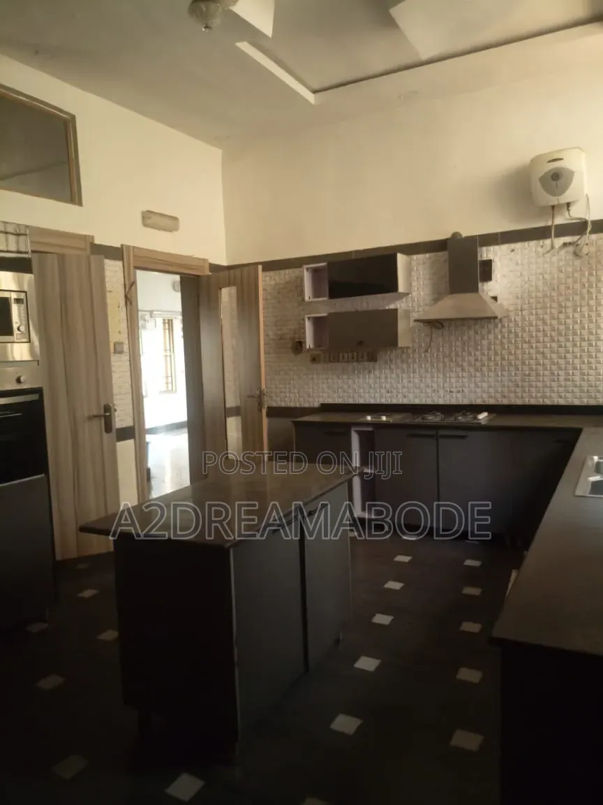 4bdrm Duplex in Magodo Phase 2 for rent