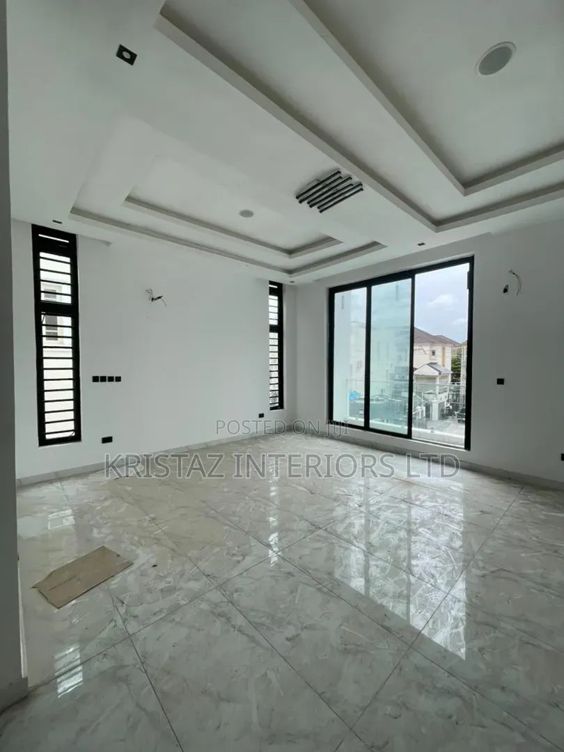 5bdrm Duplex in Osapa london for sale