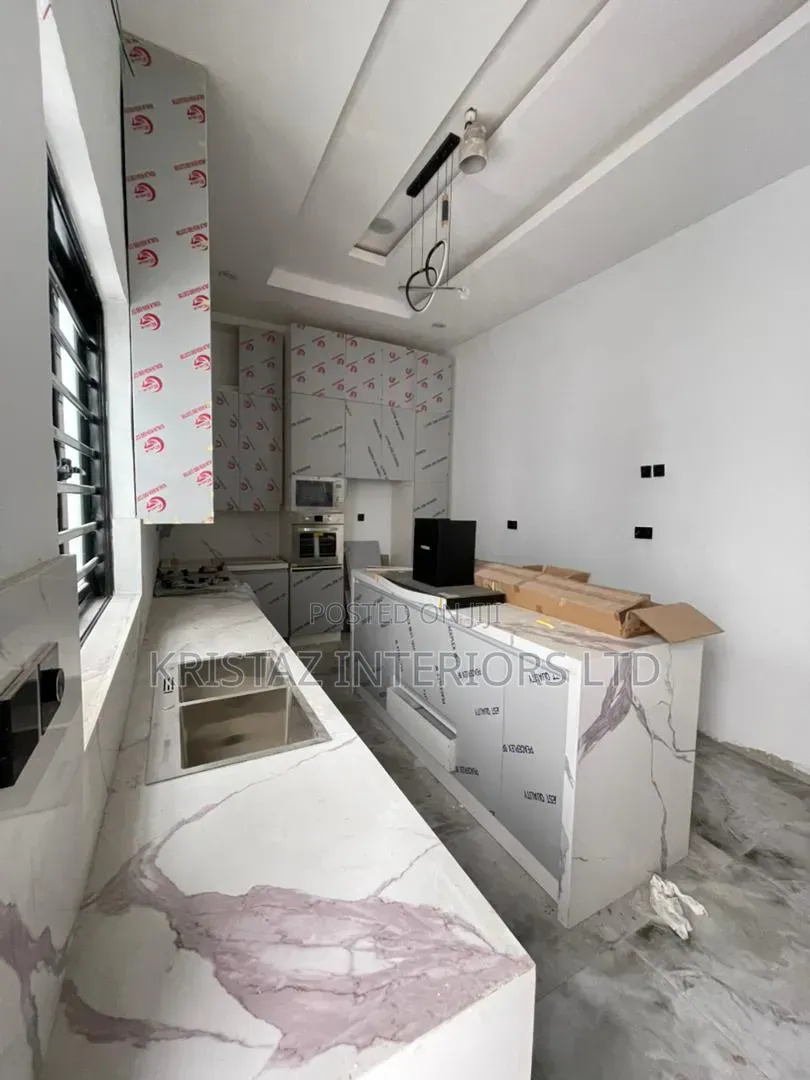 5bdrm Duplex in Osapa london for sale