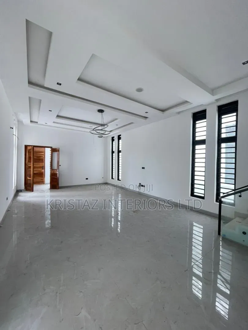 5bdrm Duplex in Osapa london for sale