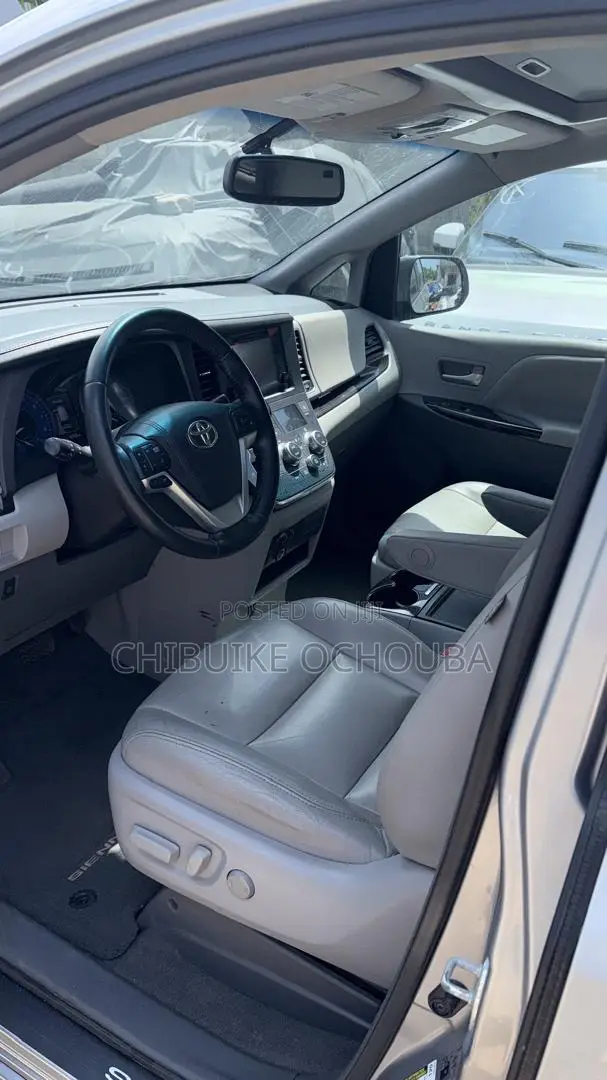 Toyota Sienna 2015 Gray