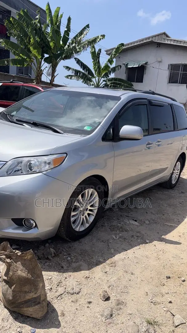 Toyota Sienna 2015 Gray