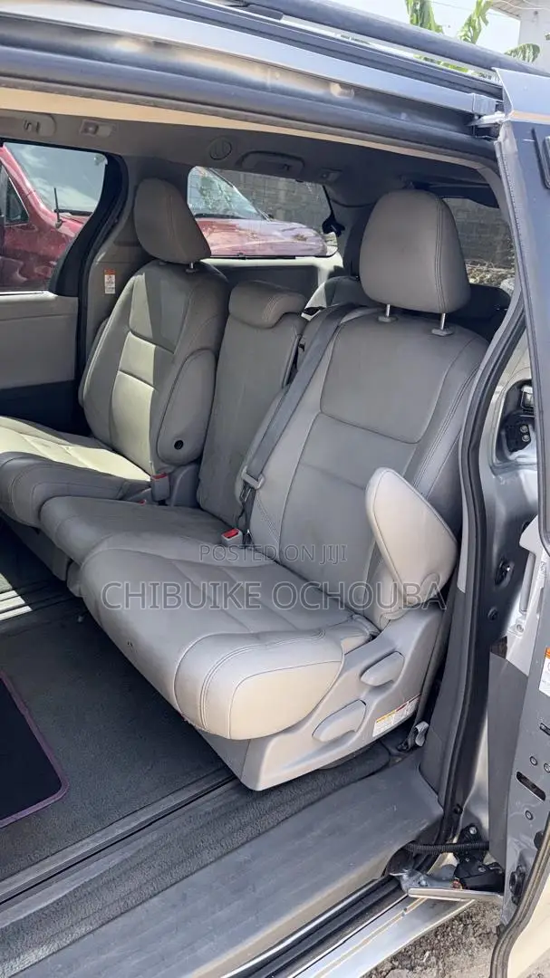 Toyota Sienna 2015 Gray