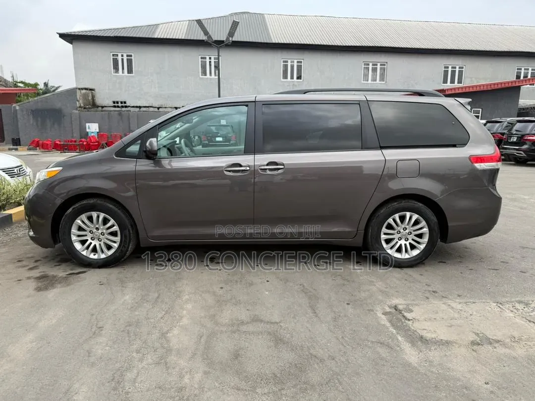 Toyota Sienna XLE 8 Passenger 2012 Gray