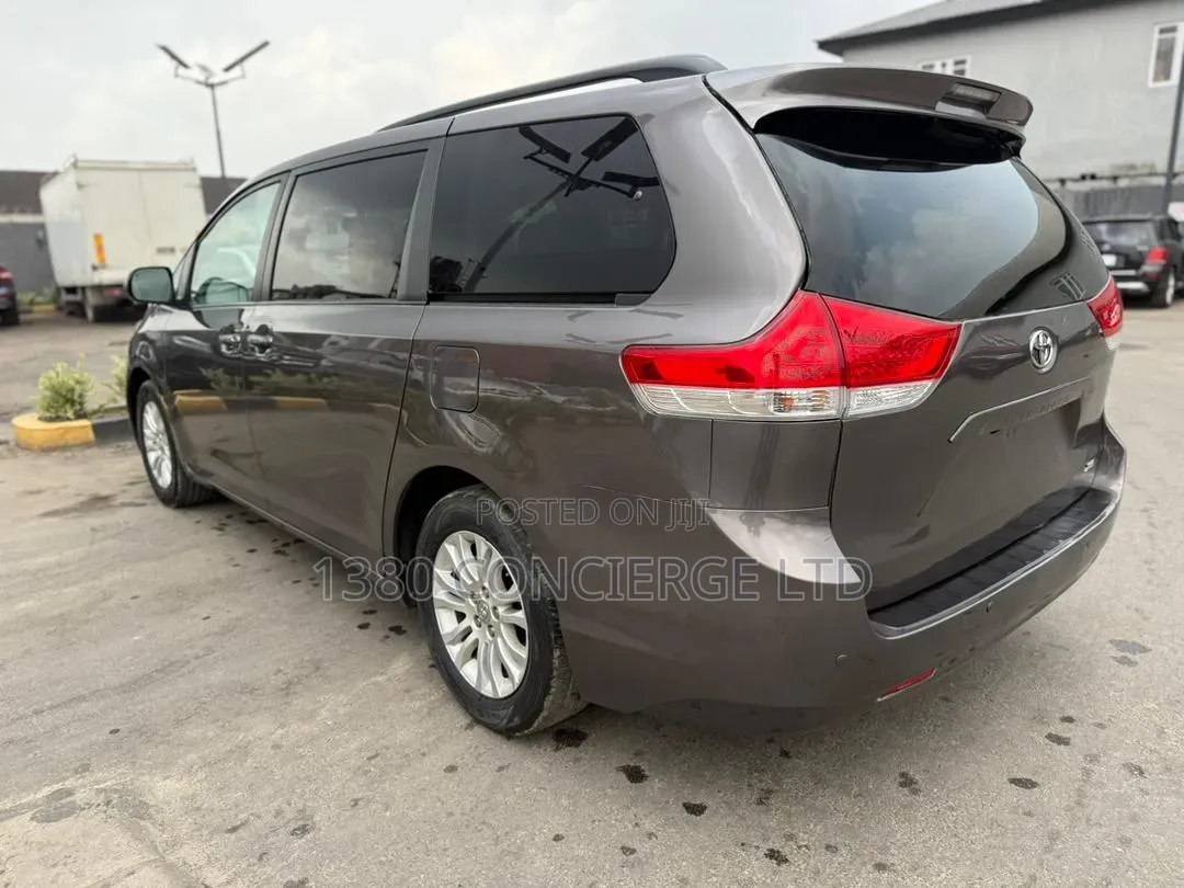 Toyota Sienna XLE 8 Passenger 2012 Gray