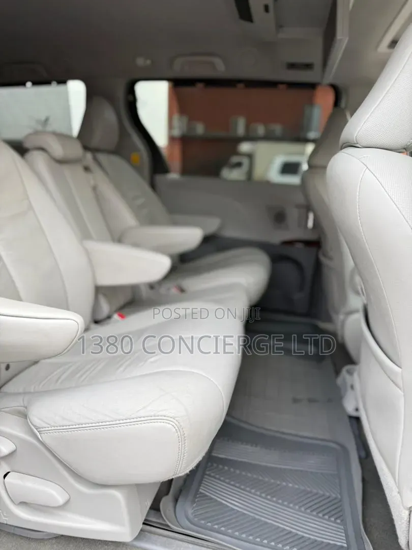 Toyota Sienna XLE 8 Passenger 2012 Gray