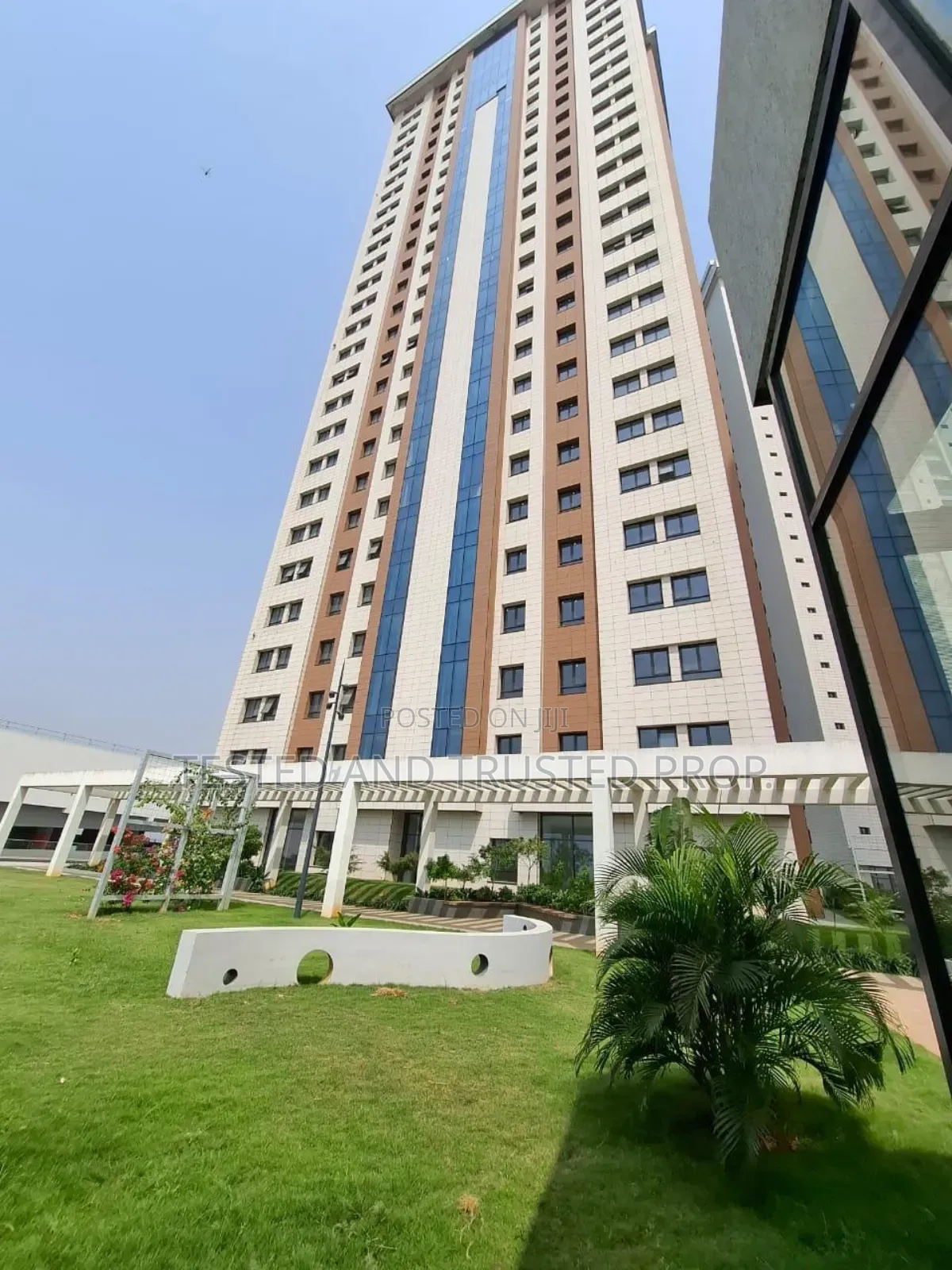 2bdrm Apartment in Azuri Tower Ecko for rent