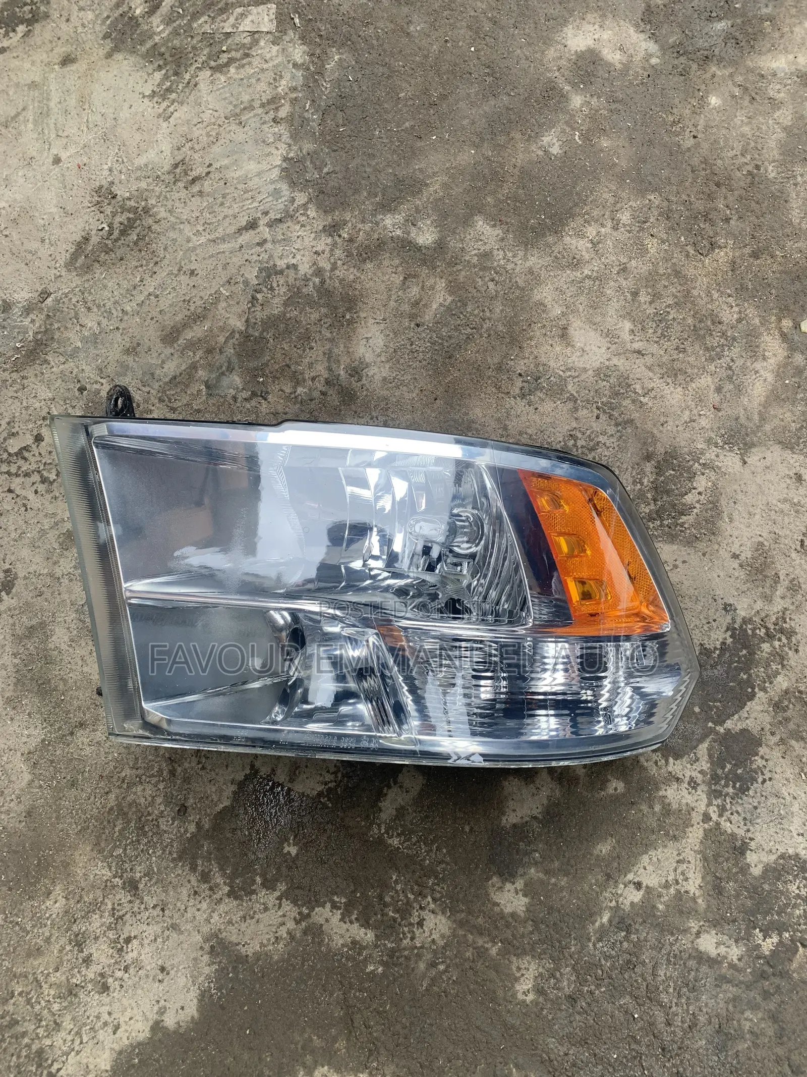 Headlamp Dodge Ram 2012