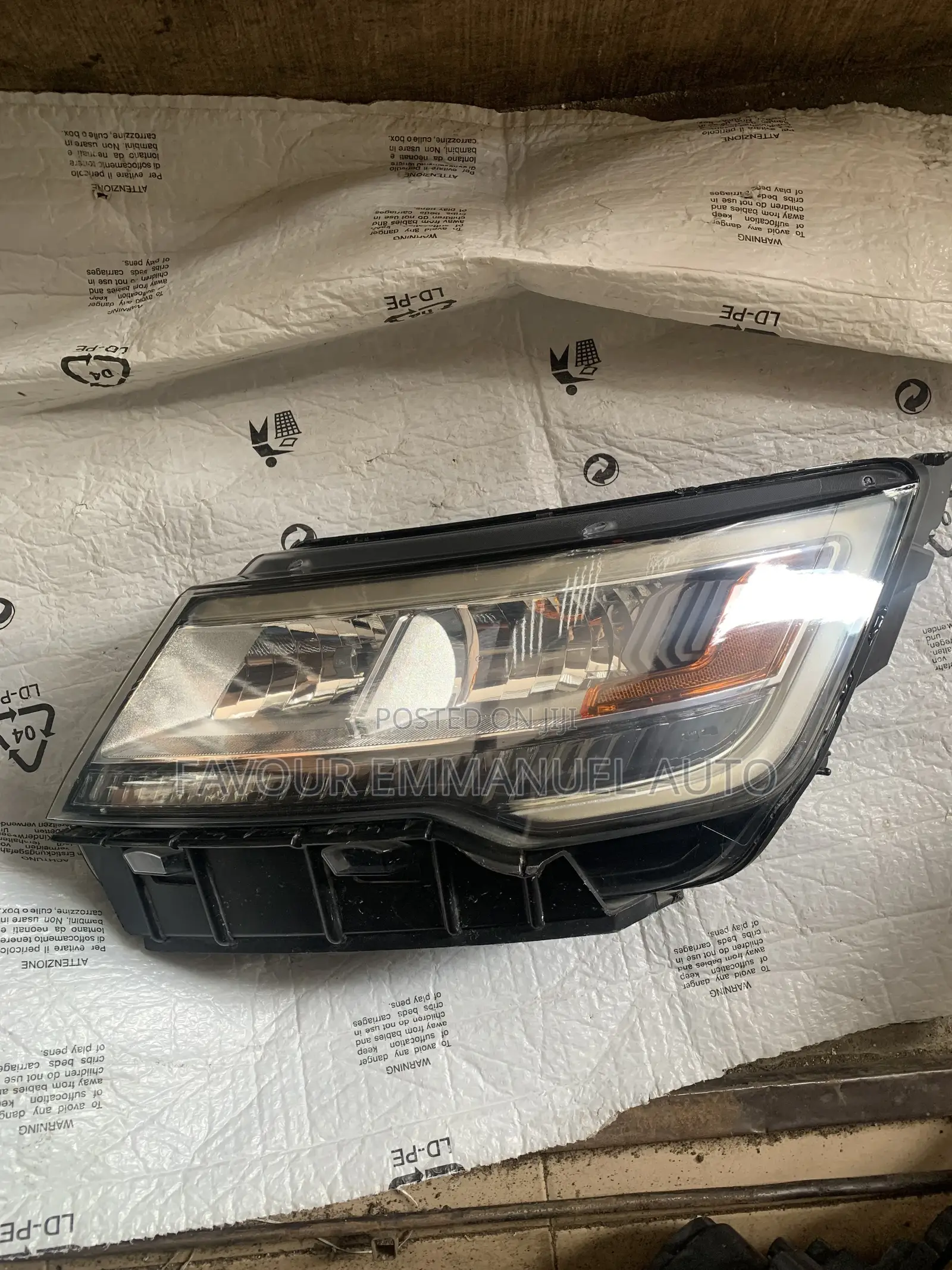 Headligh Ford Explorer 2017