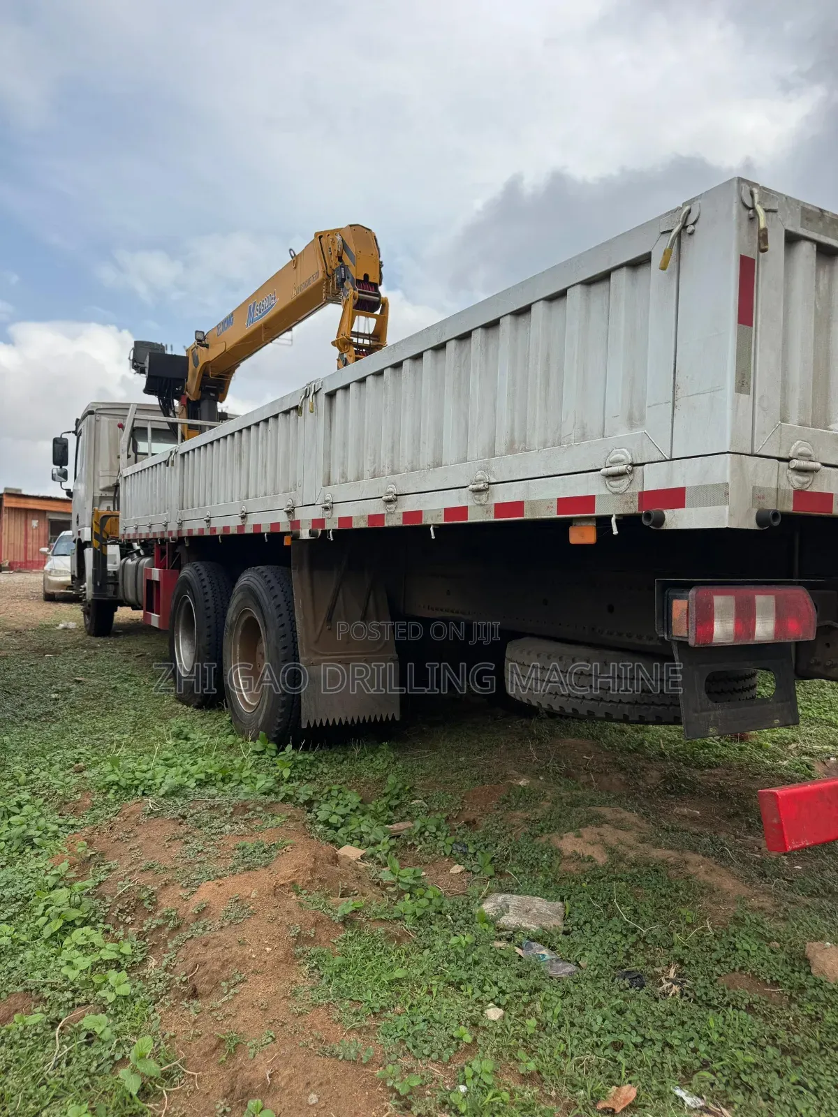 Truck-Mounted Crane
