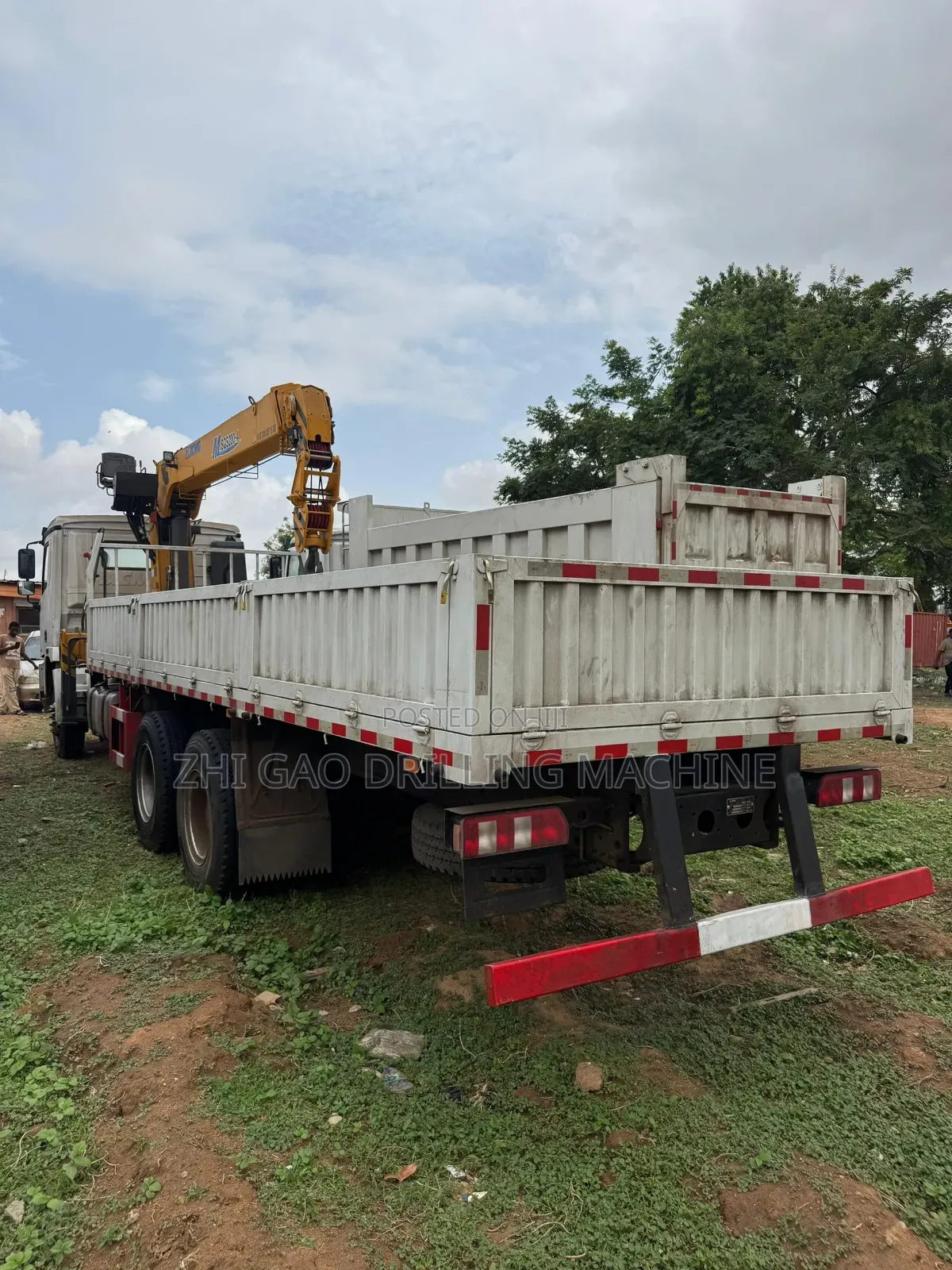 Truck-Mounted Crane