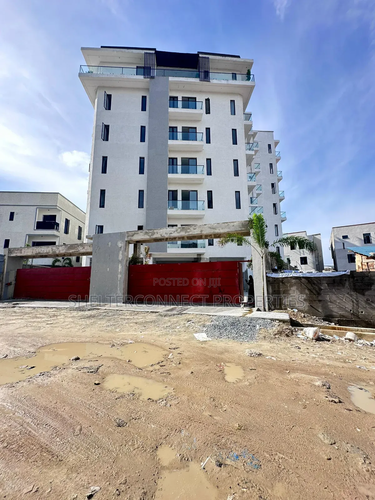 3bdrm Apartment in Lekki Phase 1 for sale