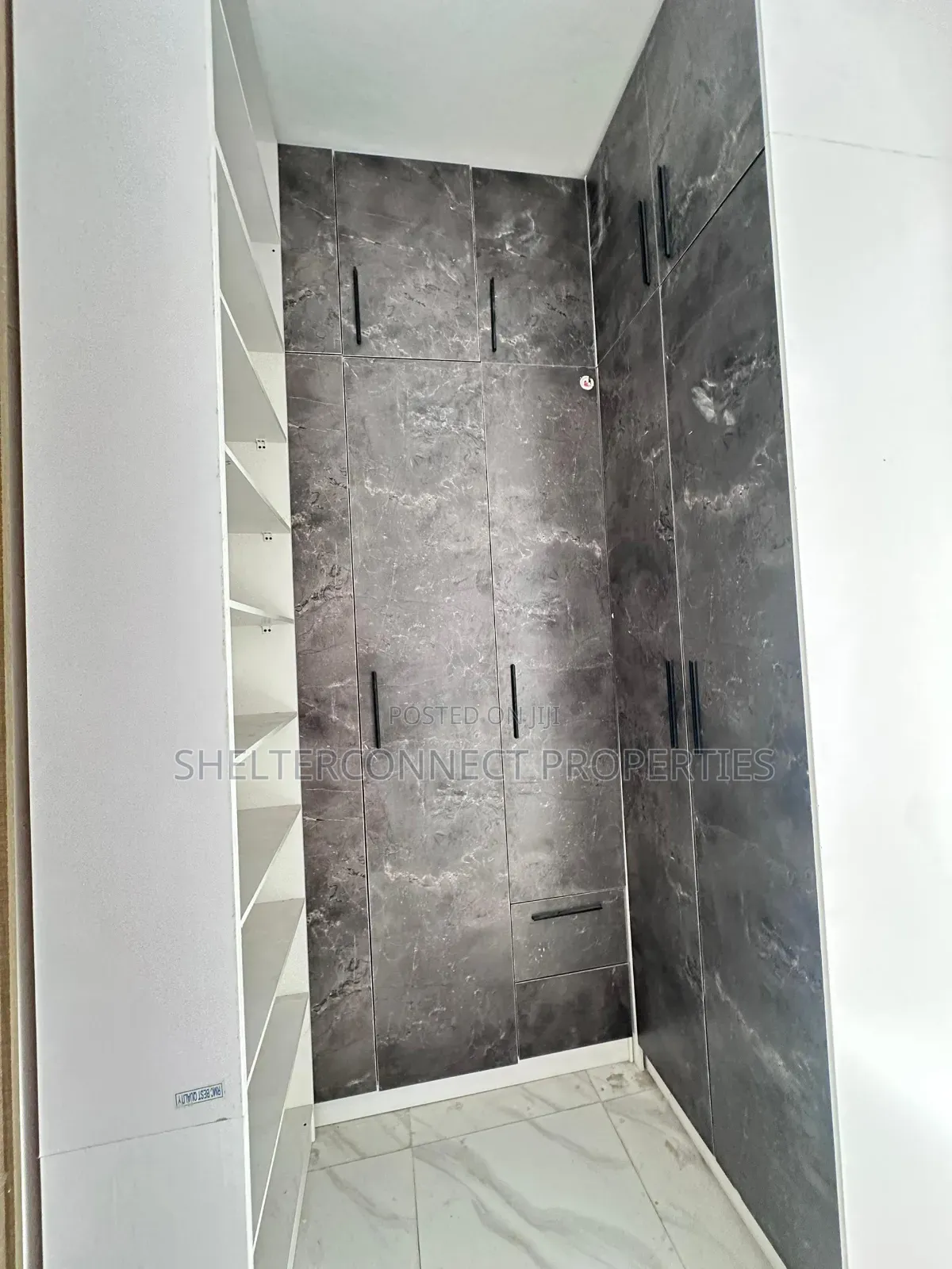 3bdrm Apartment in Lekki Phase 1 for sale
