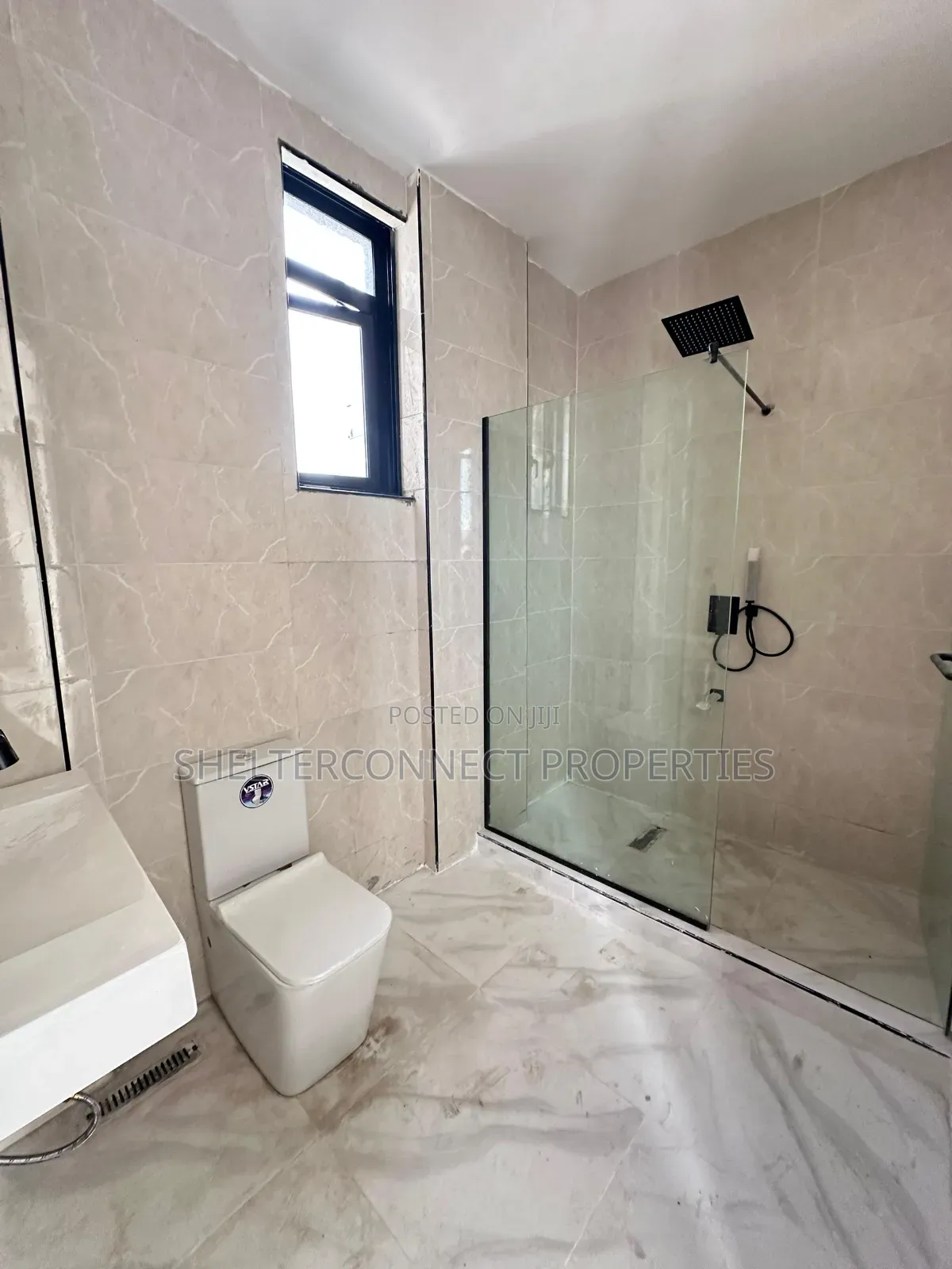 3bdrm Apartment in Lekki Phase 1 for sale
