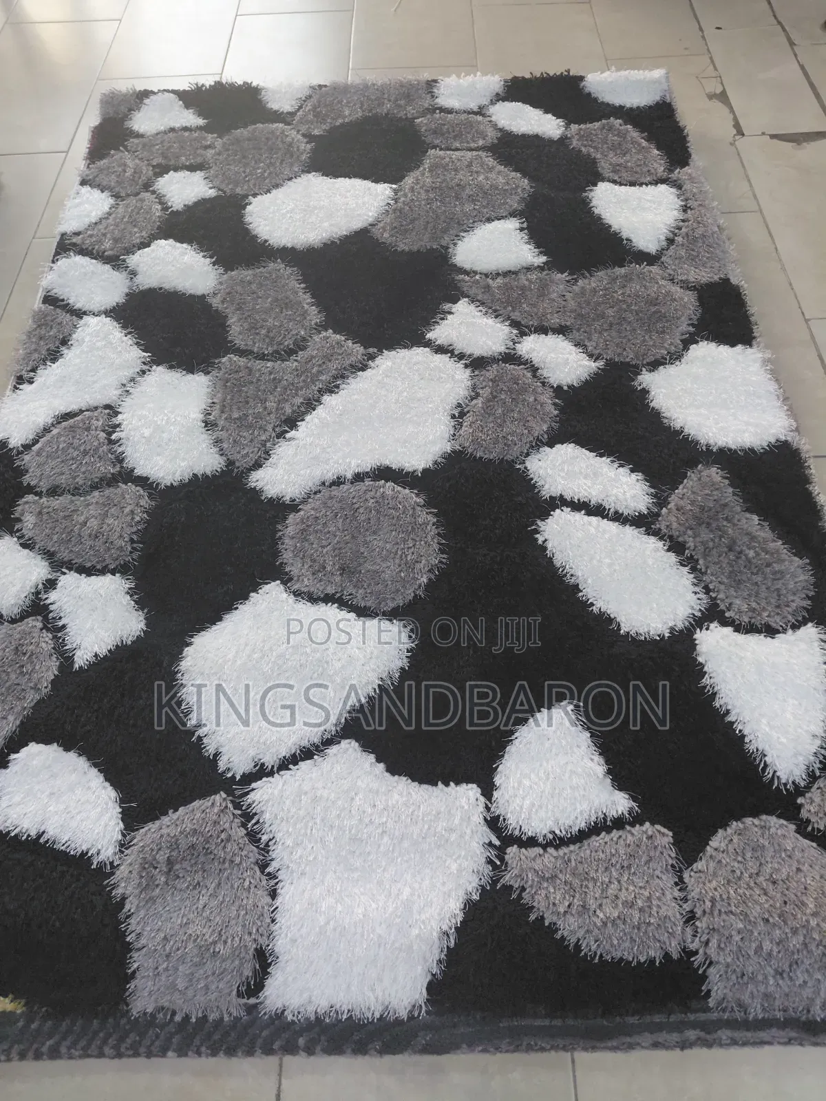 4x6ft Black, Gray and White Shaggy Center Rug