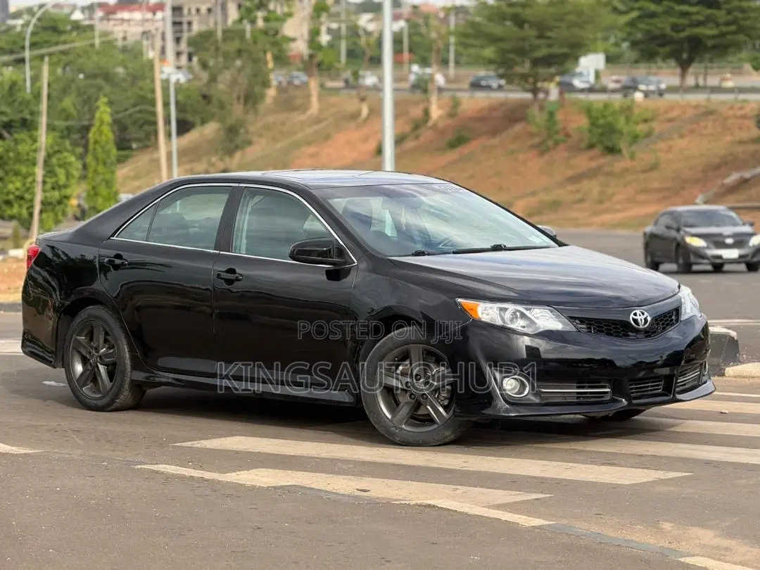 Toyota Camry SE 4dr Sedan (2.5L 4cyl 6A) 2014 Black