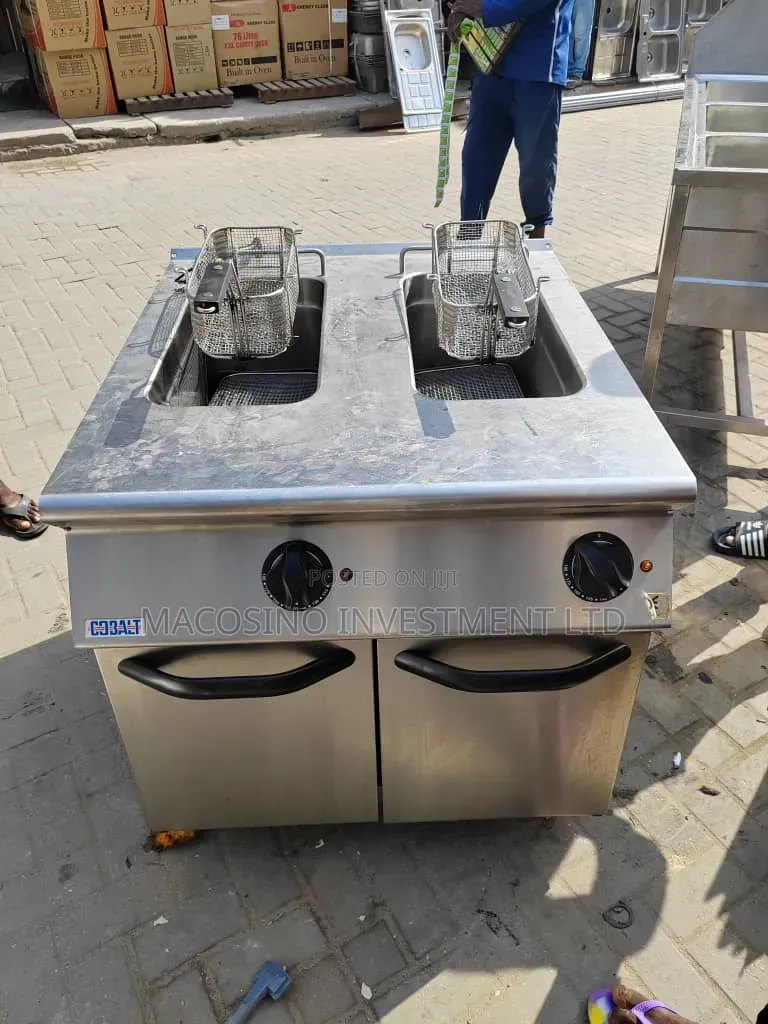 Industrial Stainless Steel 2-Tank Deep Fryer With Cabinet Base