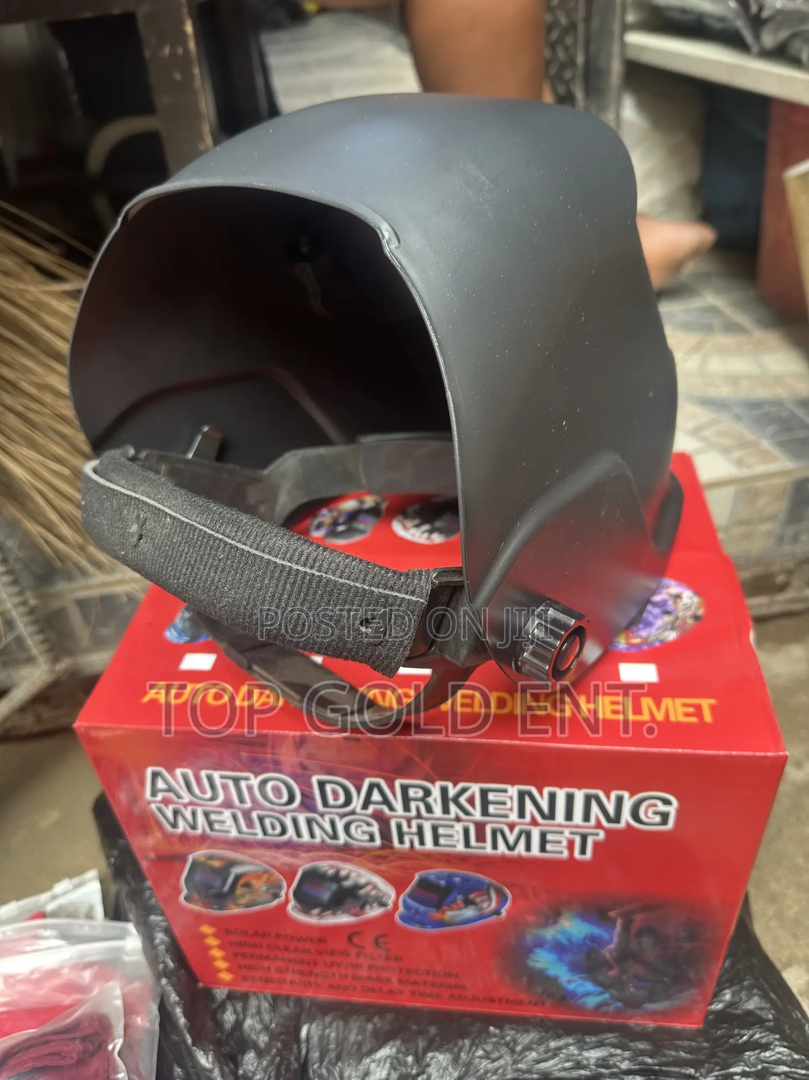 Auto-darkening Welding Helmet