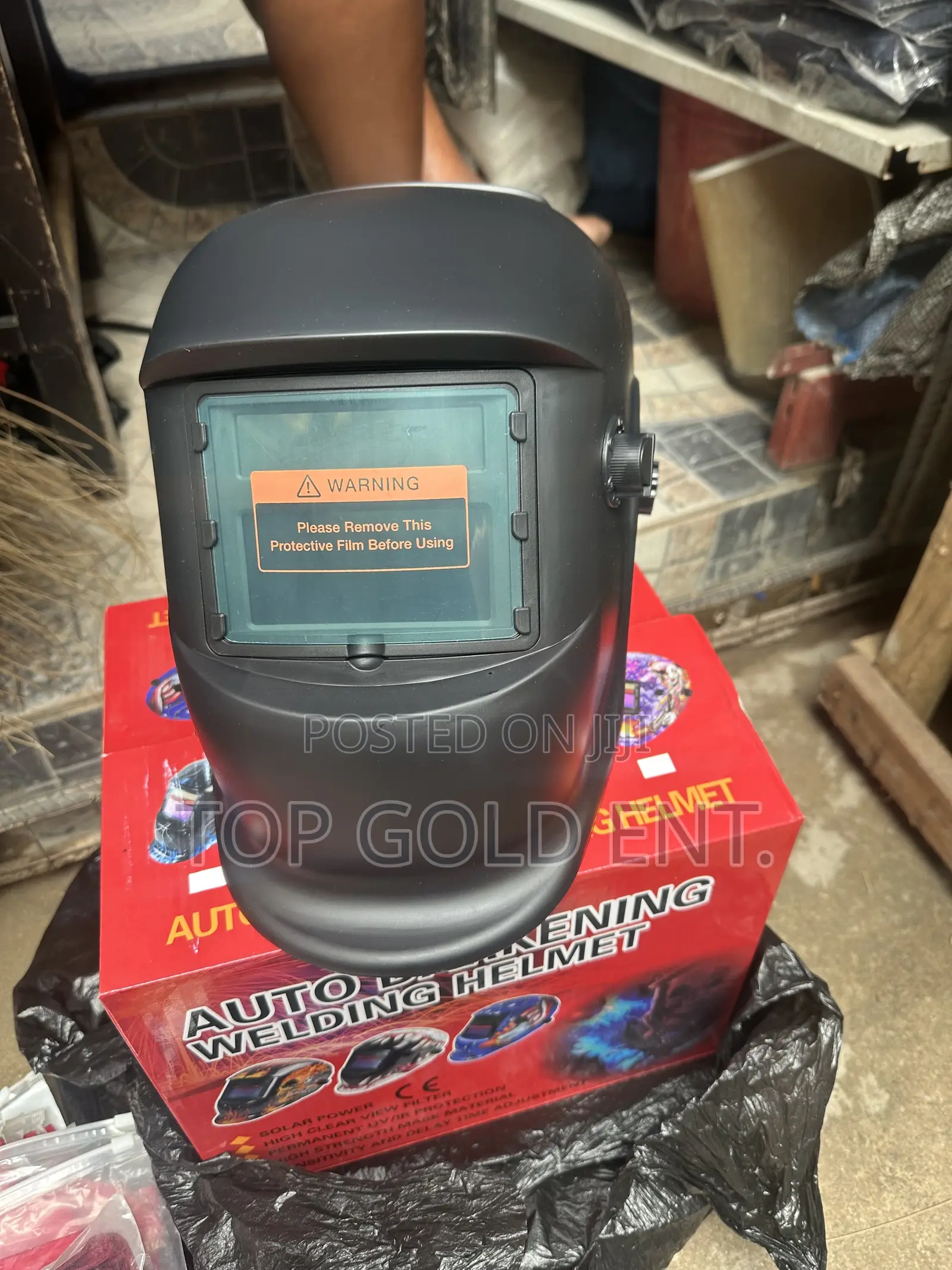 Auto-darkening Welding Helmet