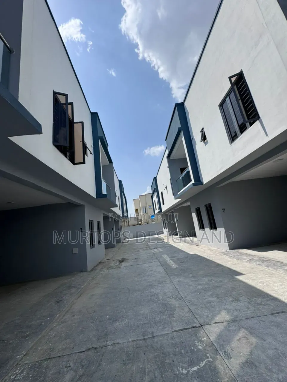 4bdrm Townhouse/Terrace in Lekki Phase 2 for sale