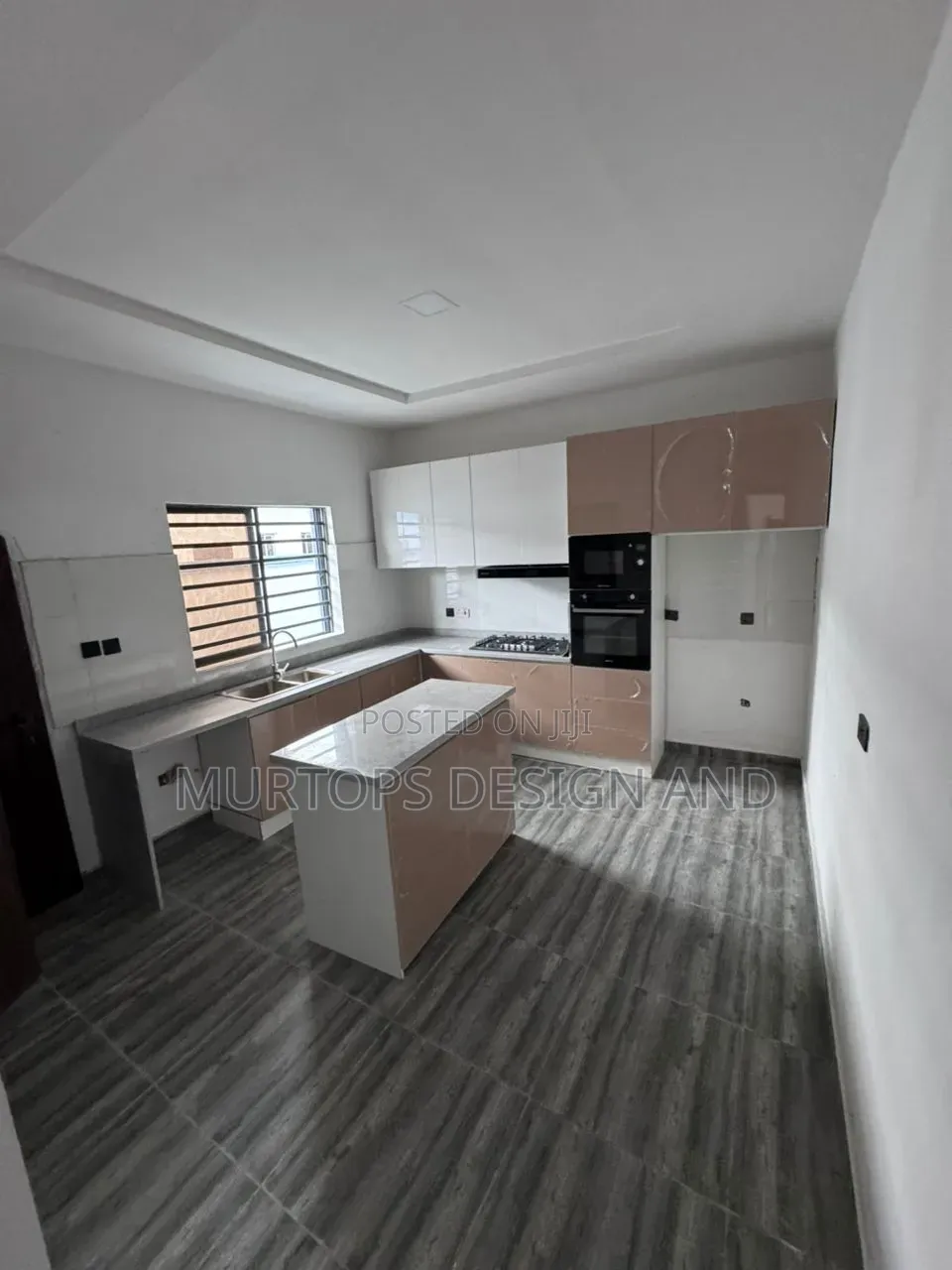 4bdrm Townhouse/Terrace in Lekki Phase 2 for sale