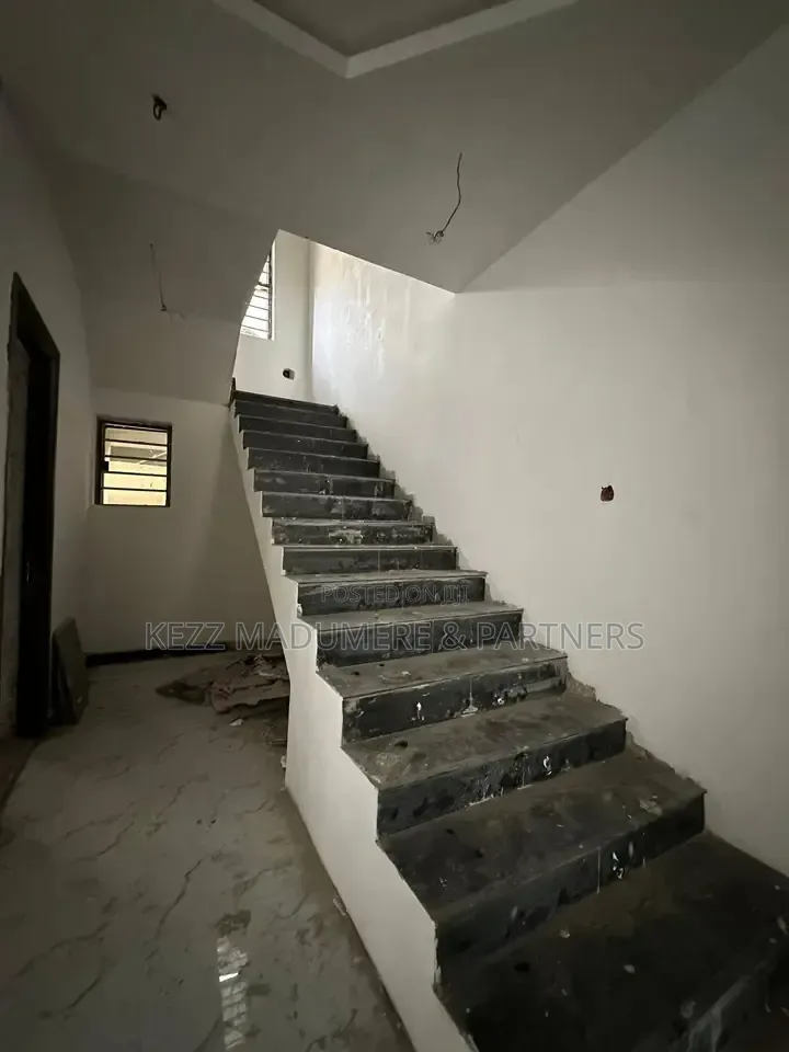 6bdrm Duplex in Igbo Etche, Rumuokwurusi for sale