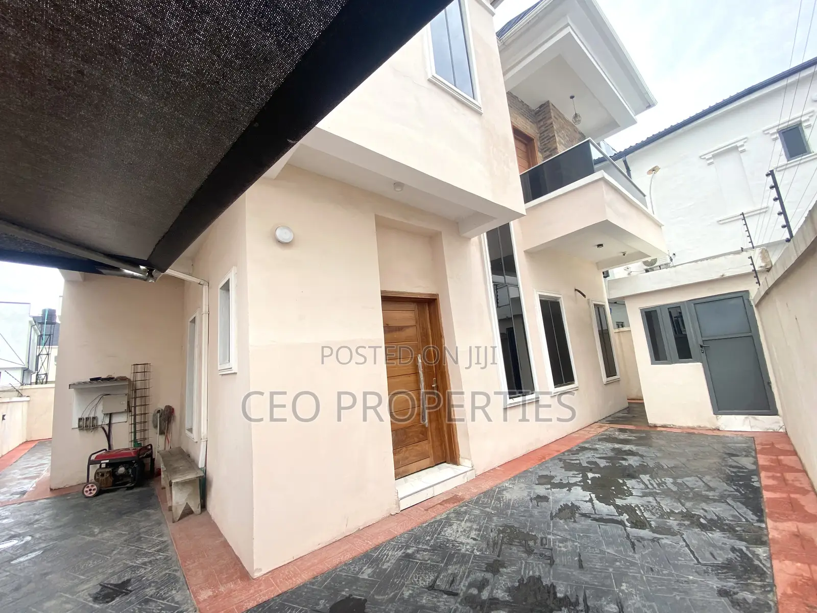 4bdrm Duplex in Ikota Vila for sale