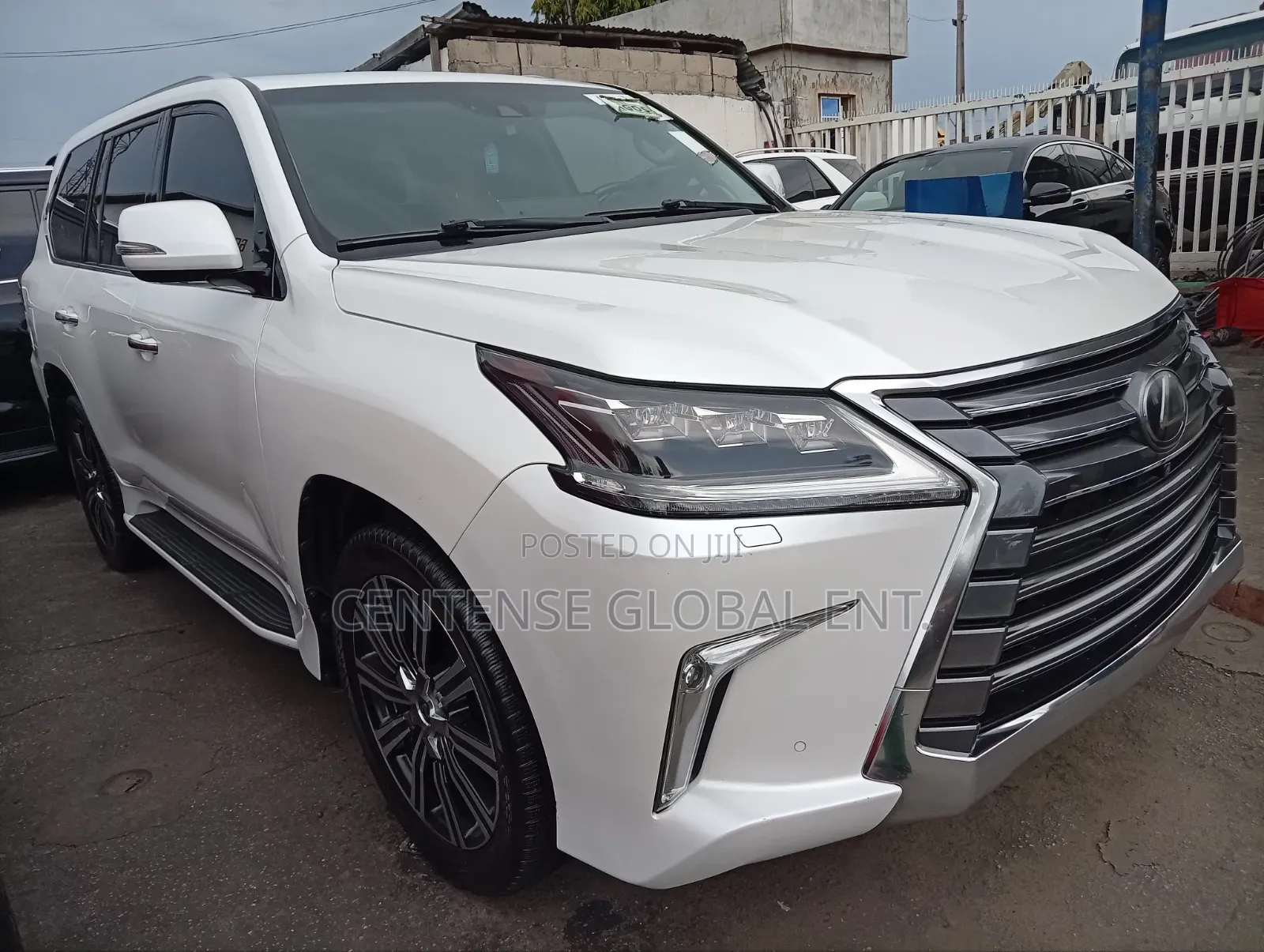 Lexus LX 570 AWD 2016 White