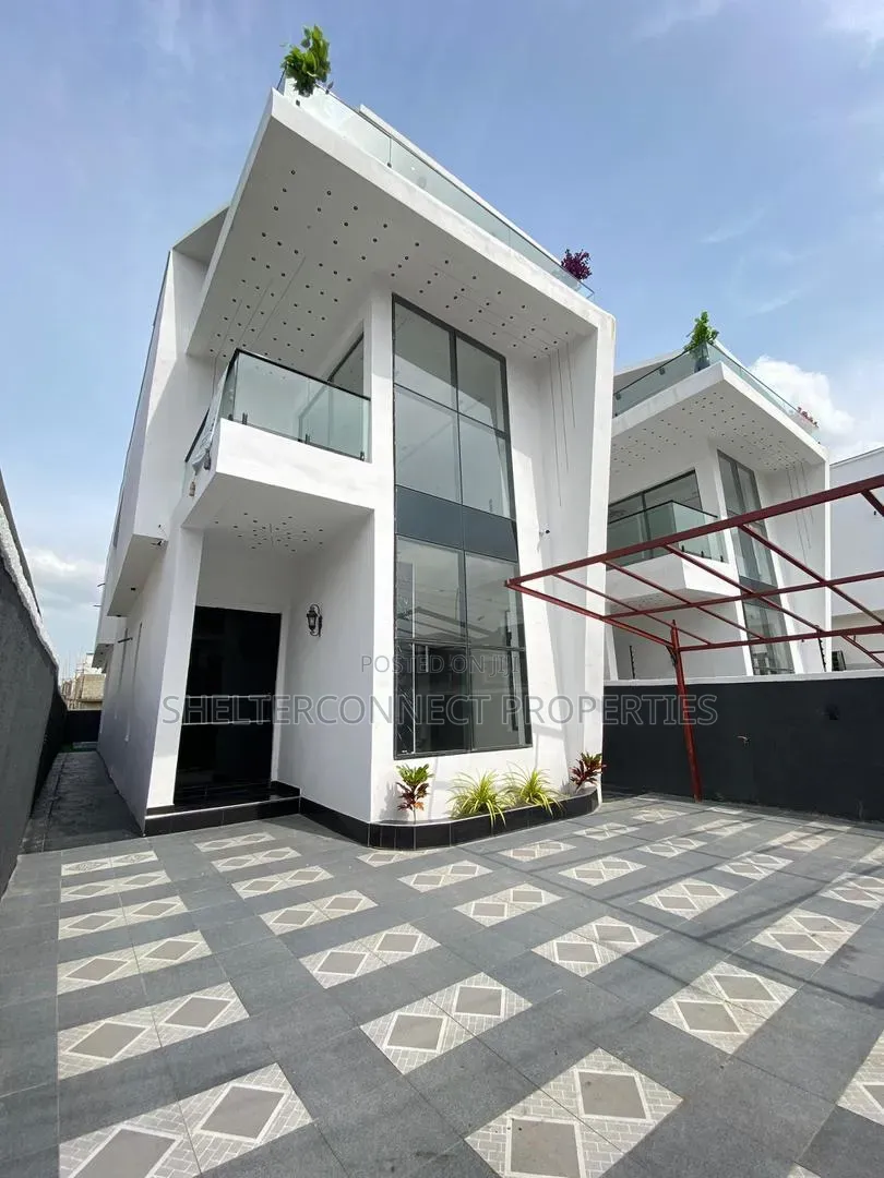 5bdrm Duplex in Sangotedo for sale