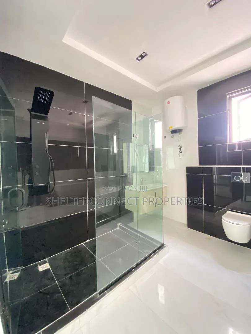 5bdrm Duplex in Sangotedo for sale