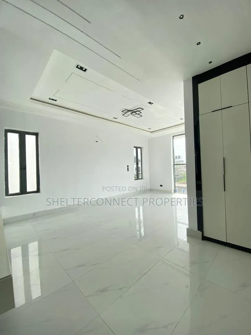 5bdrm Duplex in Sangotedo for sale