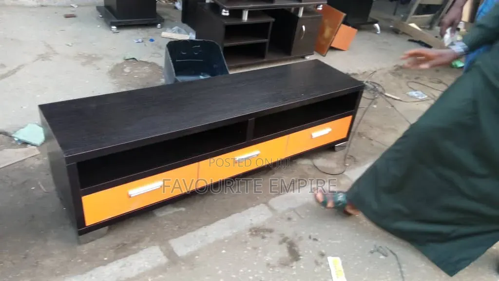 6ft Tv Console