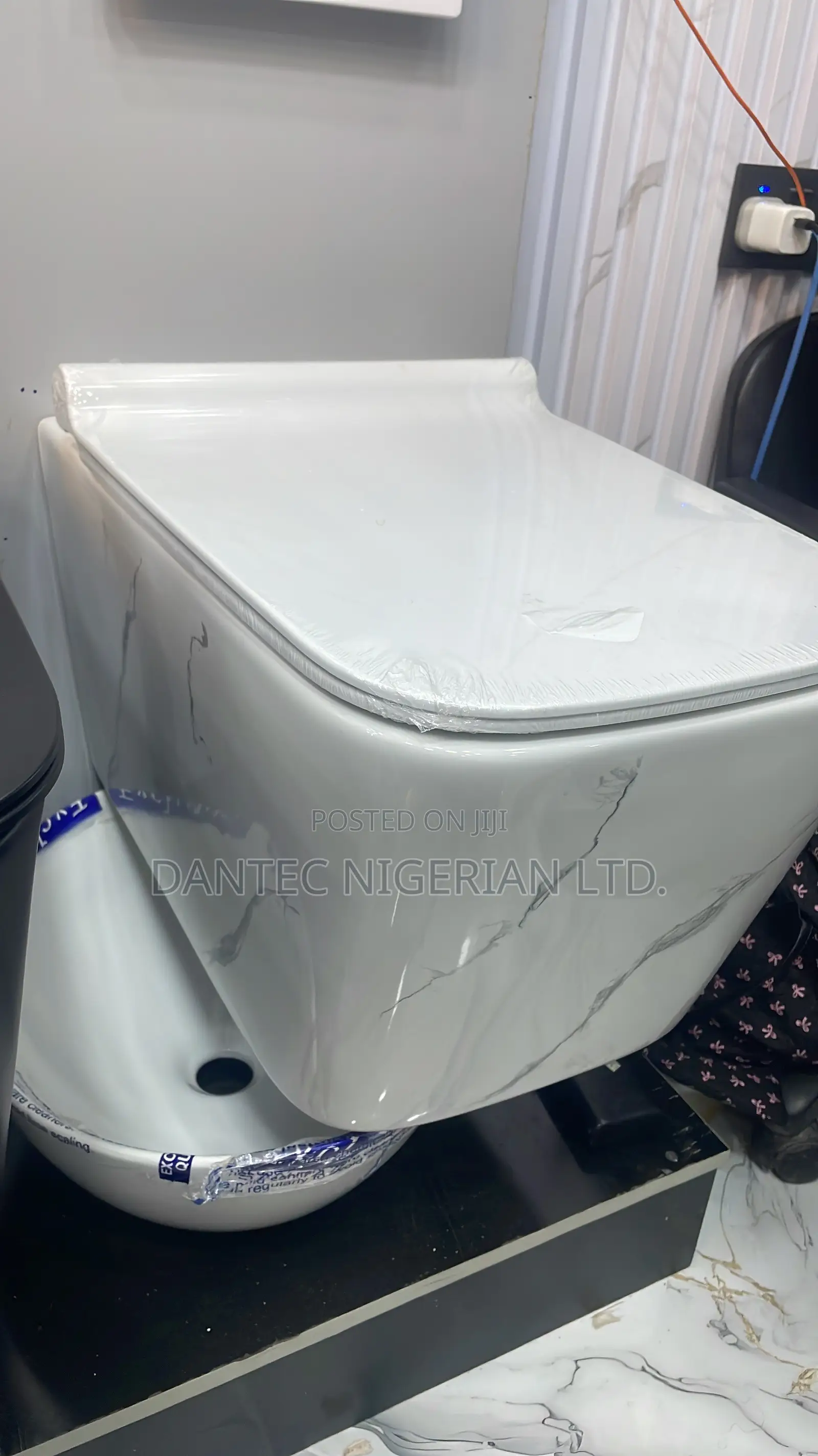 Marble-Like Suspended Conceal Wc