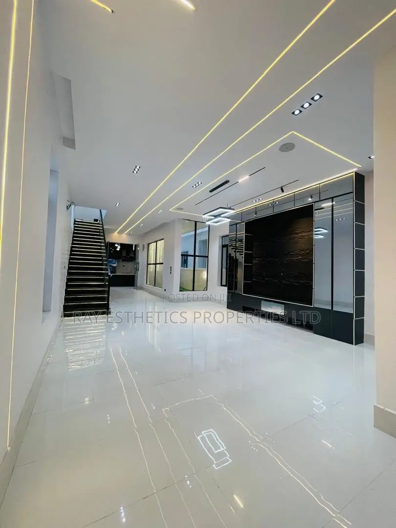 5bdrm Duplex in Lekki Palm City, for sale