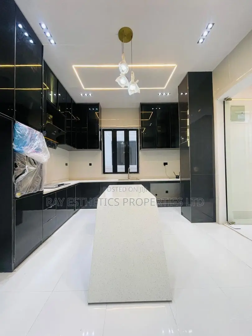 5bdrm Duplex in Lekki Palm City, for sale