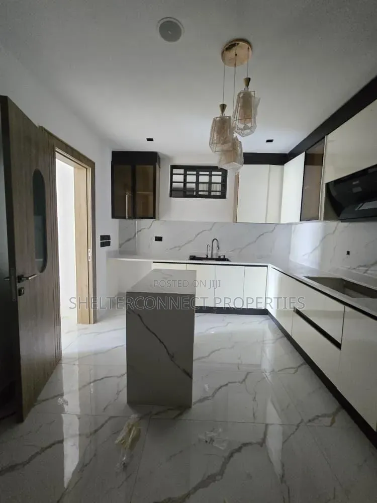 2bdrm Apartment in Lekki Phase 1 for sale
