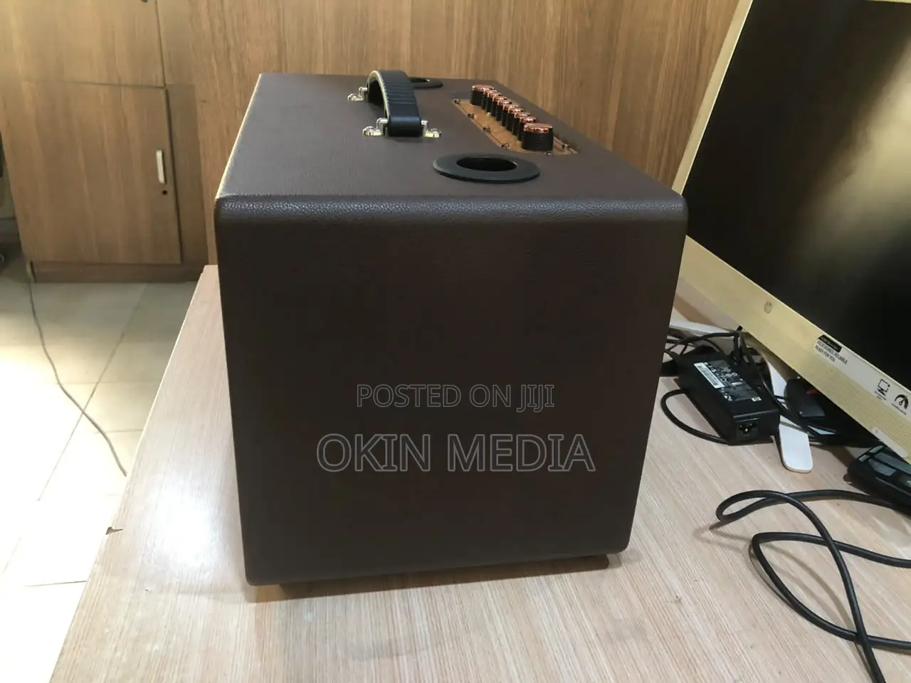 Rent Mobile Speaker With Microphone and Audio Out