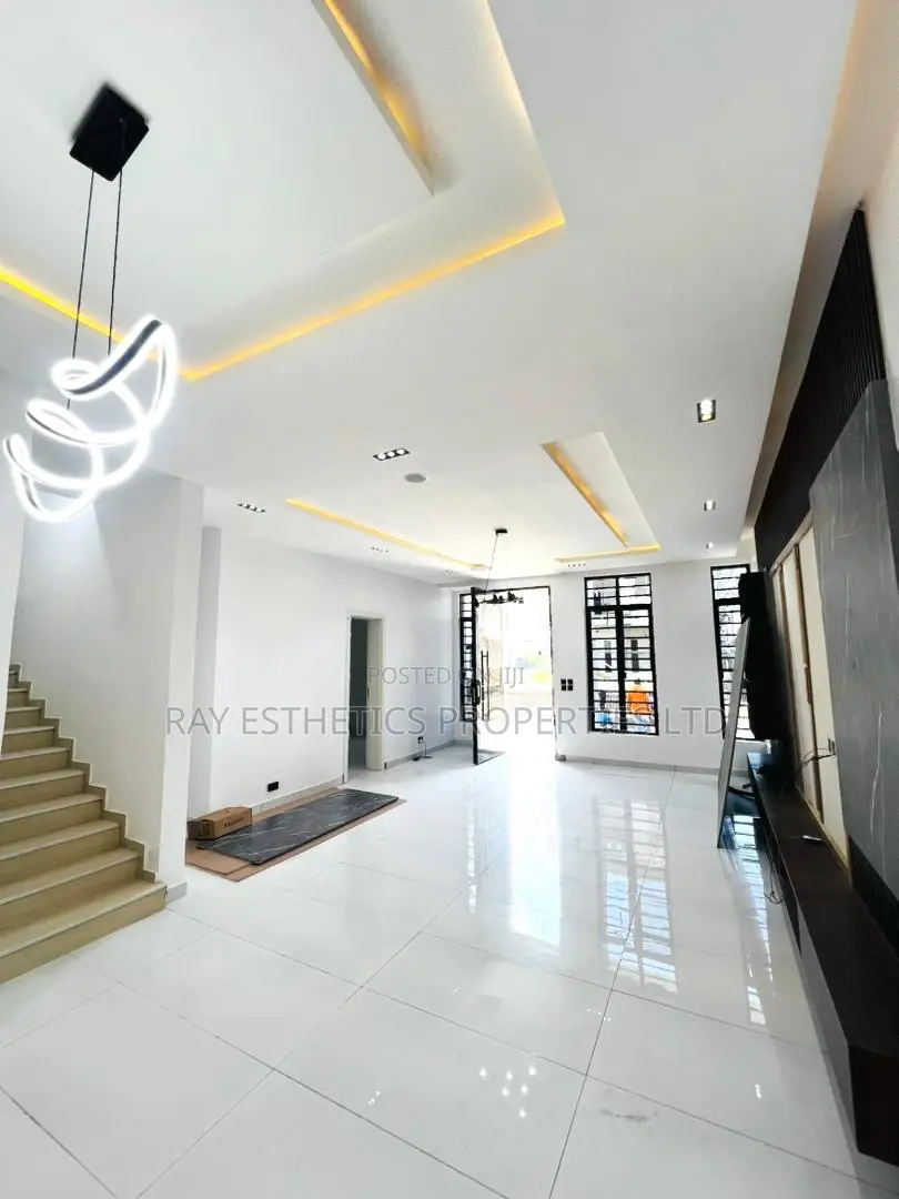 5bdrm Duplex in Magamound Estate, Ikota for sale