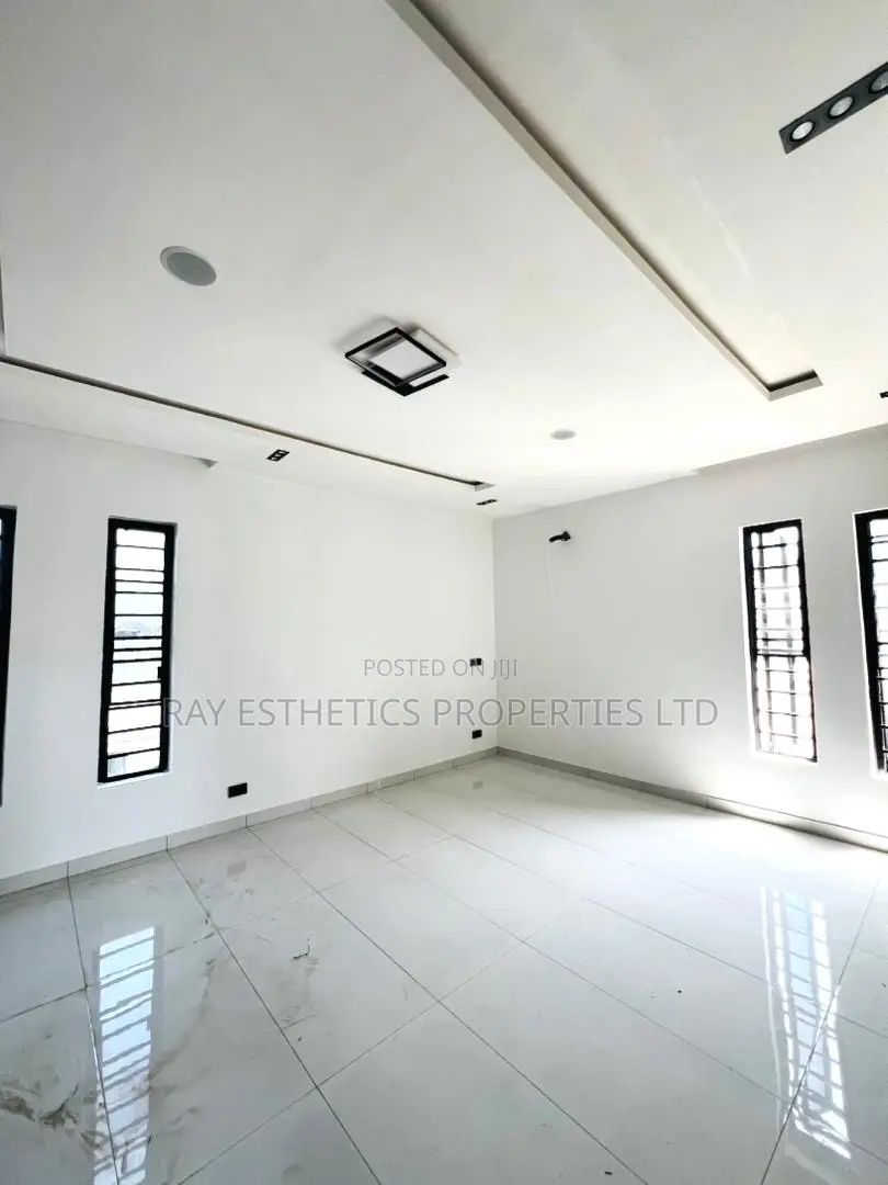 5bdrm Duplex in Magamound Estate, Ikota for sale