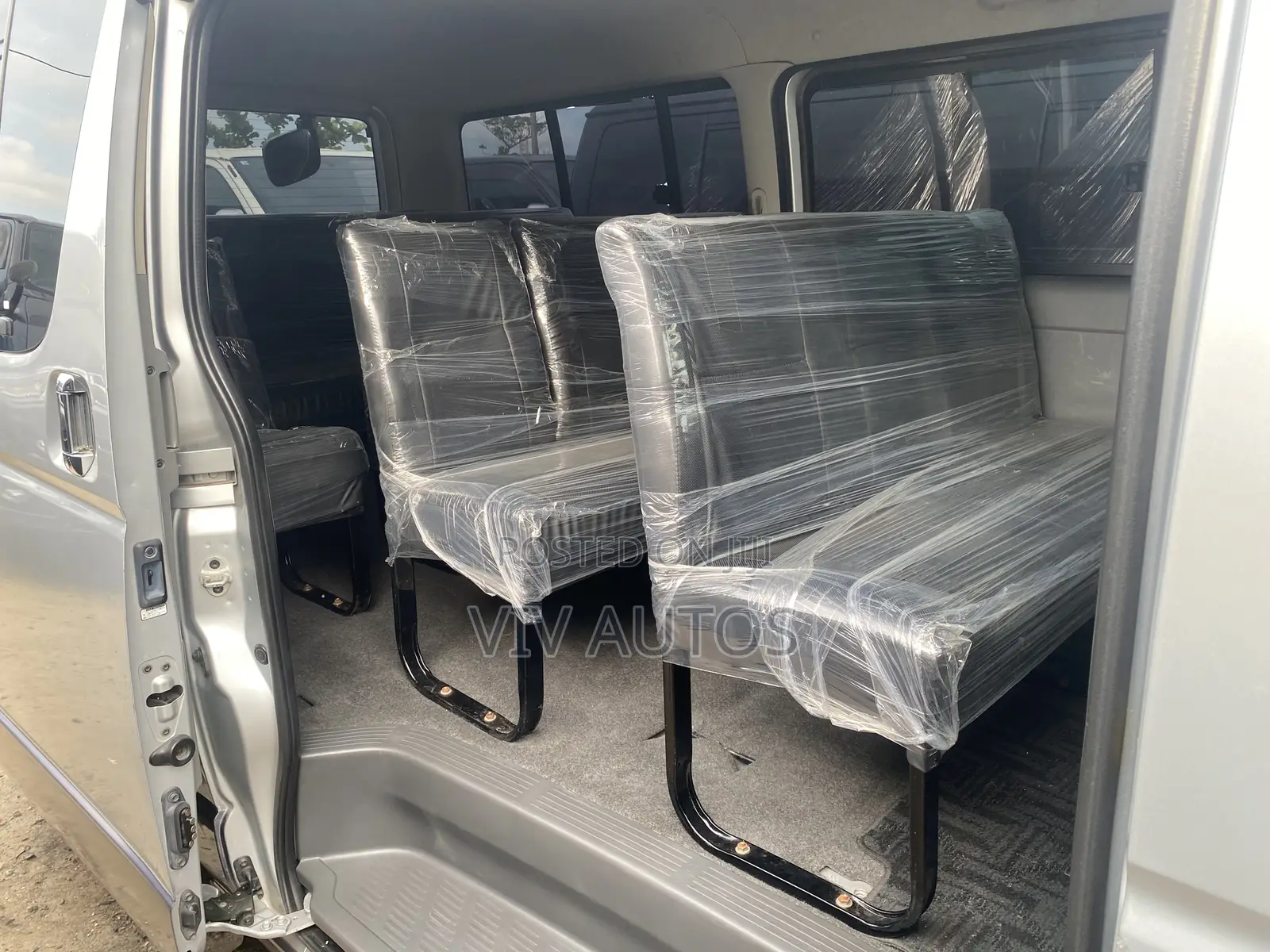Toyota HiAce 2010 Silver
