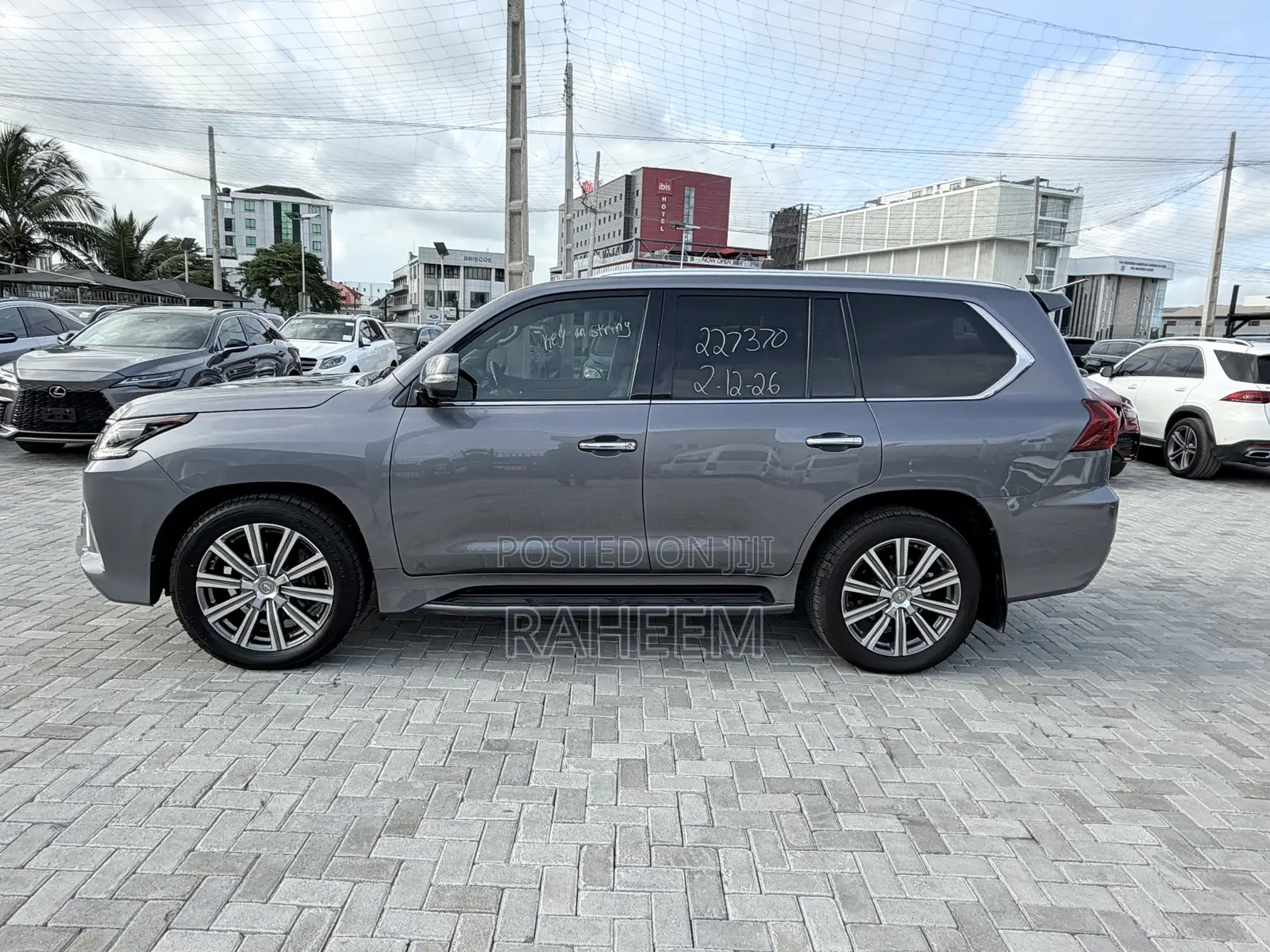 Lexus LX 570 AWD 2017 Gray
