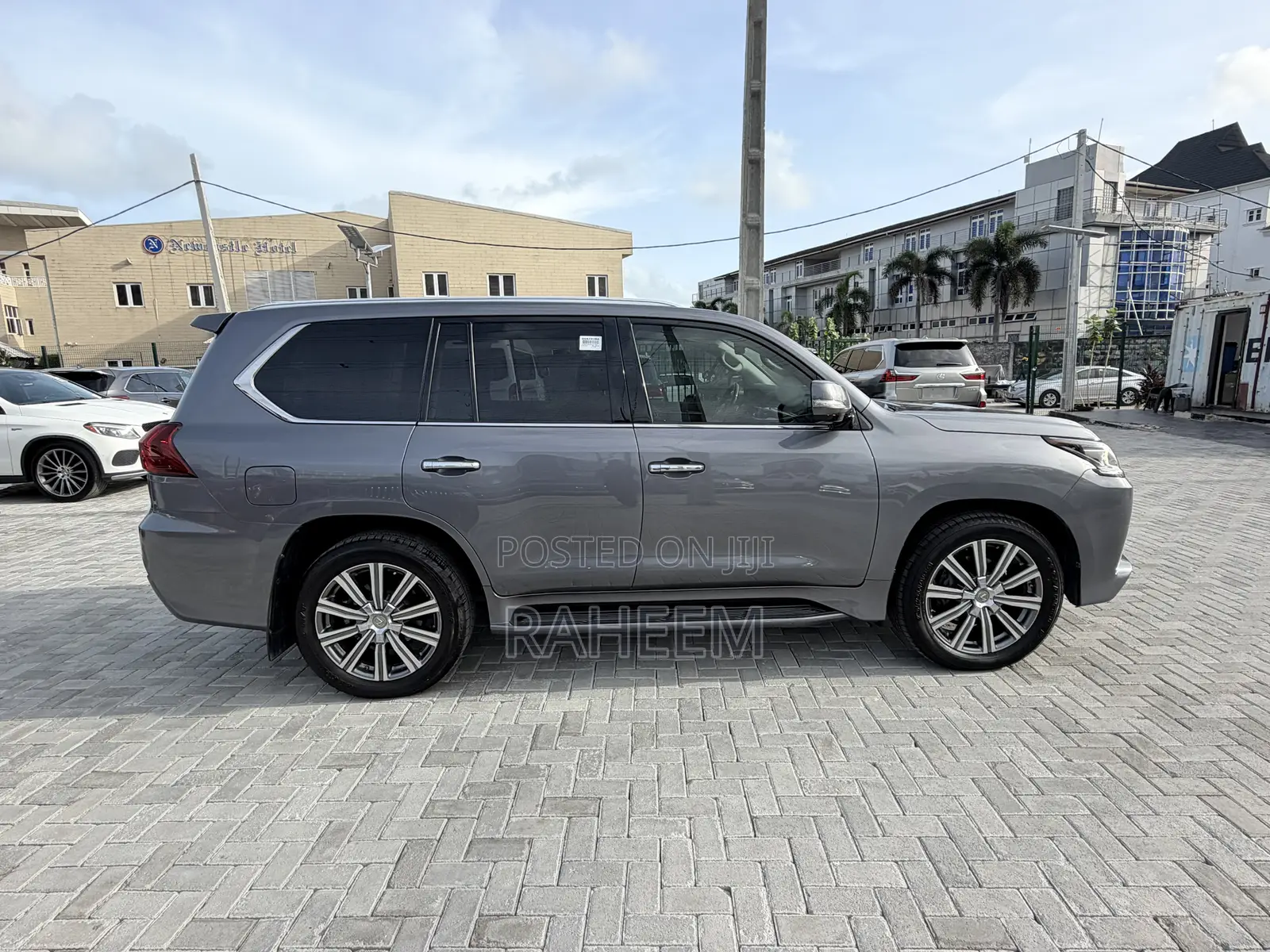 Lexus LX 570 AWD 2017 Gray
