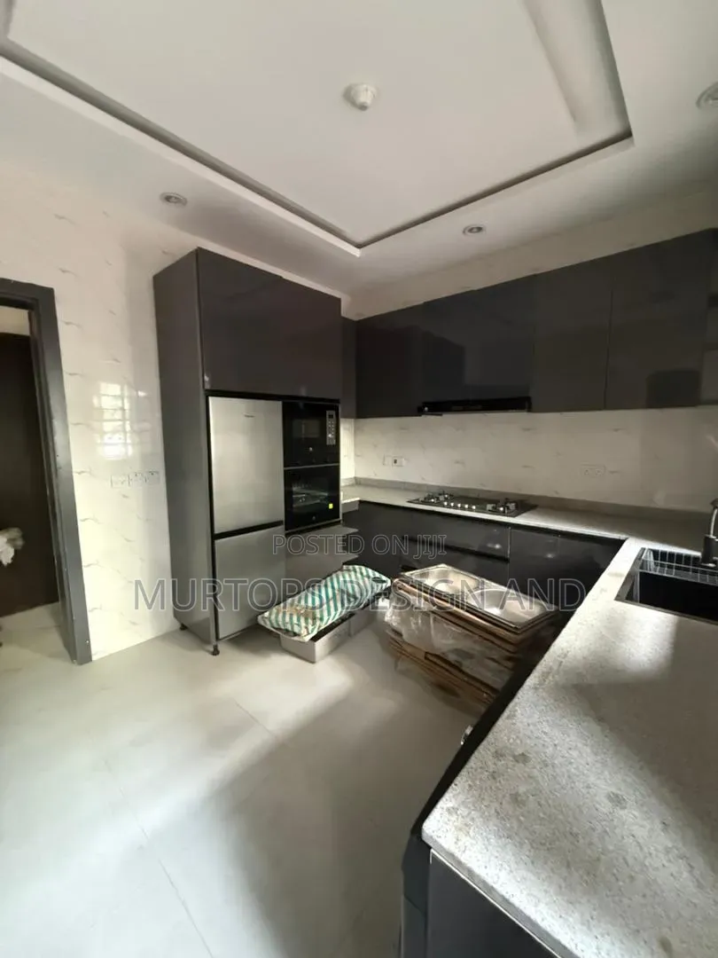 2bdrm Apartment in Lekki Phase 1 for sale