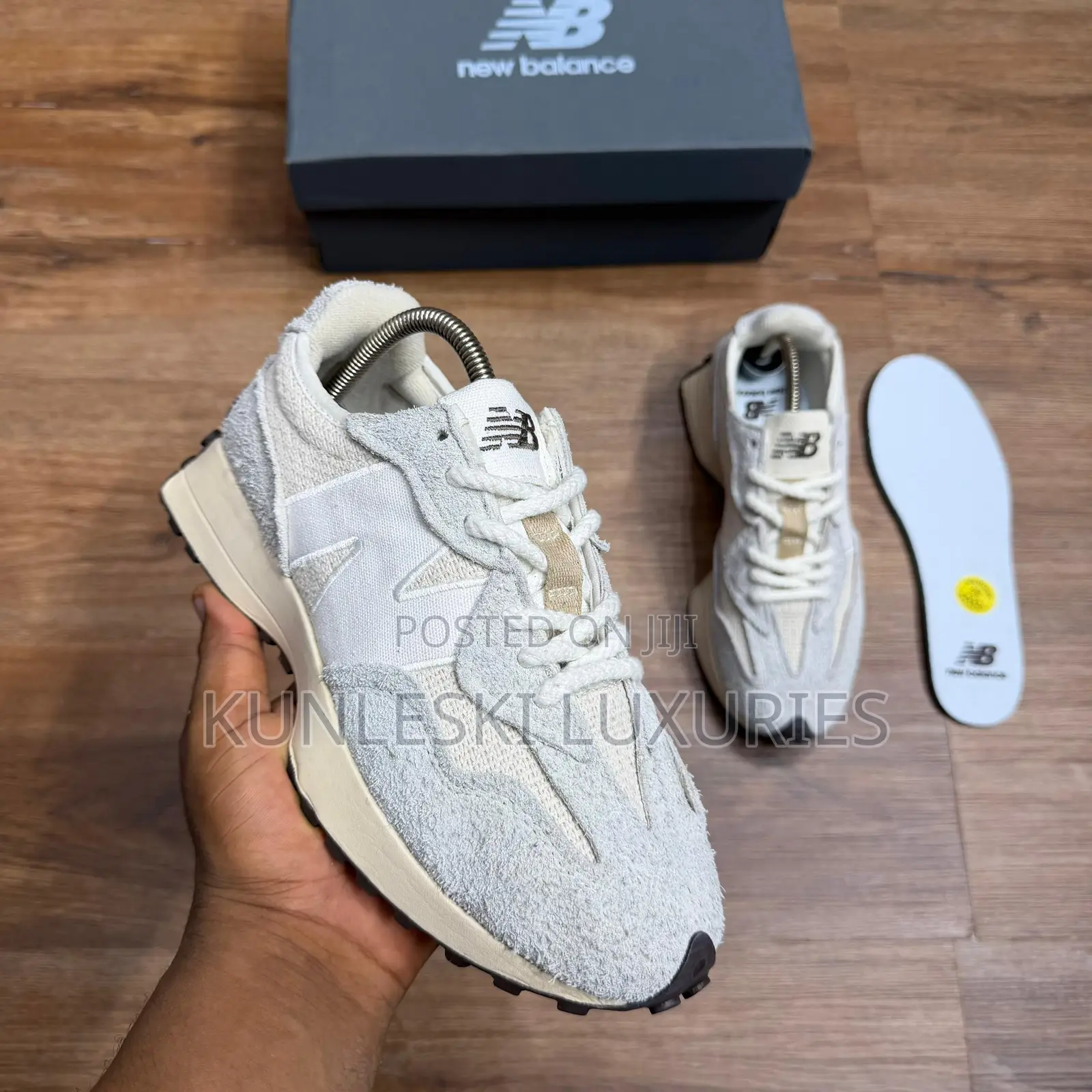 Original New Balance 327 Sneakers