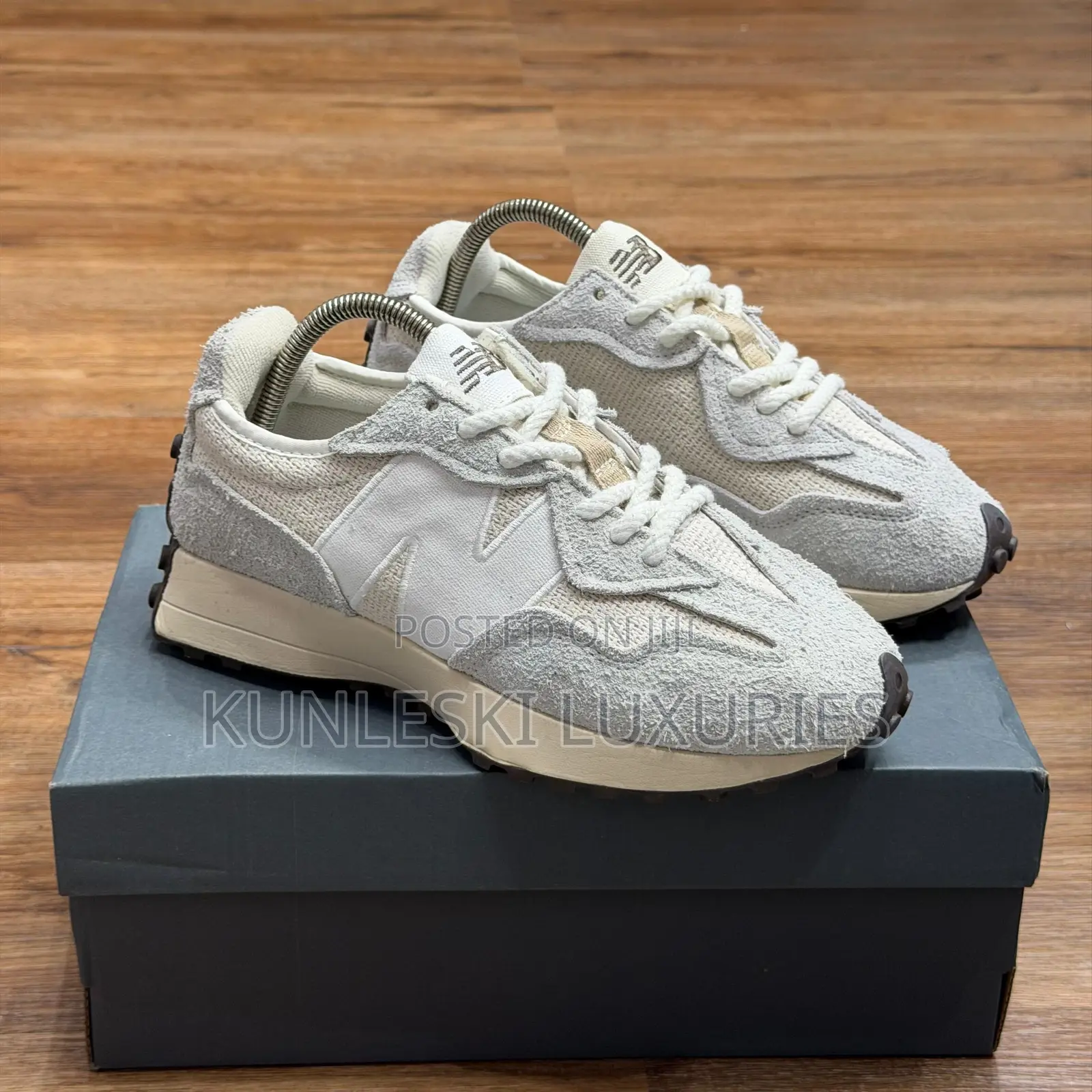 Original New Balance 327 Sneakers