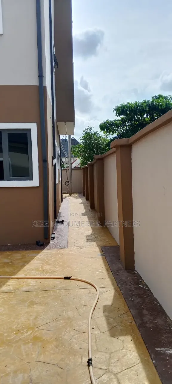 4bdrm Duplex in Farm Road ,, Rumuduru for sale