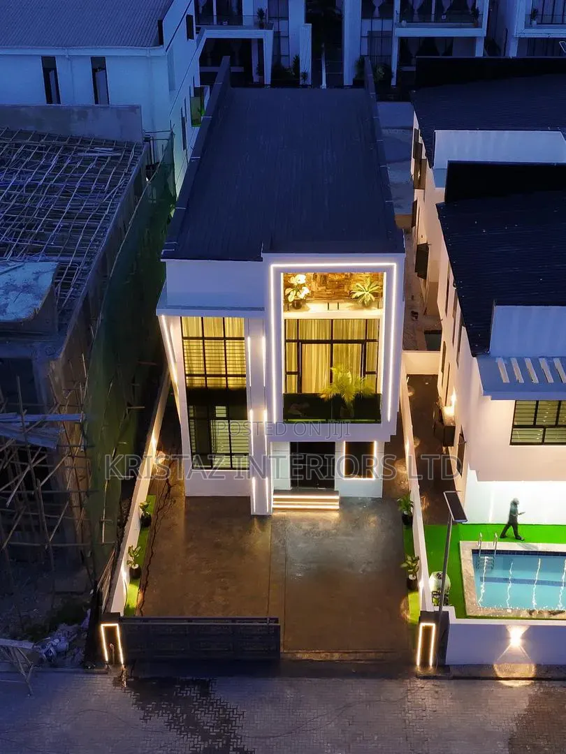 5bdrm Duplex in Chevron for sale