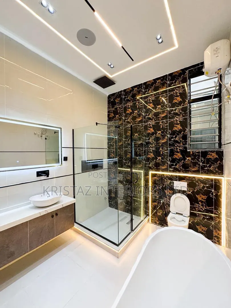 5bdrm Duplex in Chevron for sale