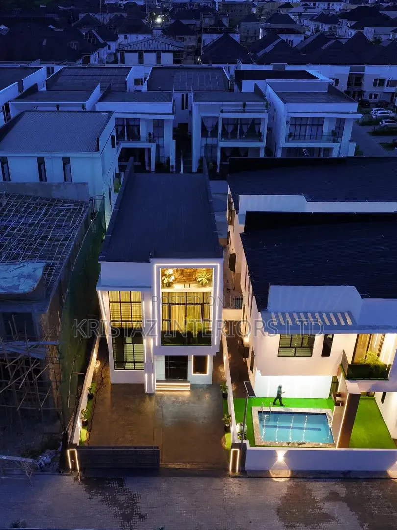 5bdrm Duplex in Chevron for sale